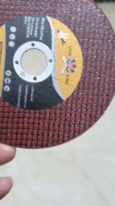 1 Viên Đá cắt sắt cắt inox thương hiệu LION KING. Đá dày dặn đảm bảo chất lượng