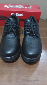 Sepatu Safety Kickers Pendek Kulit Pria Hitam