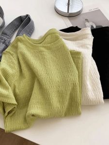 เสื้อยืดแขนสั้นผู้หญิง GIMA ฤดูร้อน 2024 ทรงหลวม สีพื้น คอตุ่ม ลายเนื้อผ้า เสื้อชั้นในสไตล์เกาหลี สไตล์ฮ่องกง แฟชั่น ฤดูร้อน