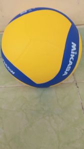 Bola Voli Mikasa V365W: Kualitas Terbaik & Empuk Tidak Panas