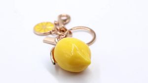 Summer Simulation Fruit Lemon Keychain Creative Cute Alloy Rhinestone Car Key Chain Womens Bag Pendant Jewelry Accessories Gift