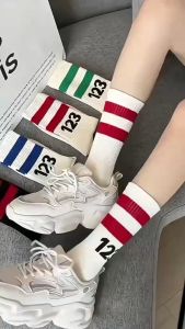 Chữ Thời Trang Tất Thể Thao Dạo Phố Ván Trượt Tất Dài Cặp Đôi Tất Cotton