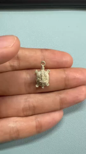 เหรียญเต่าหล่อจิ๋ว หลวงปู่หลิว รุ่น เสาร์ ๕ วัดไร่แตงทอง จ.นครปฐม ปี ๒๕๖๐ เนื้อกระไหล่เงิน #รับประกันพระแท้