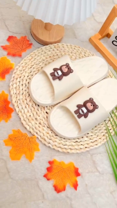 รองเท้าแตะน่ารักๆ รองเท้าแตะแบบสวม ลายน้องการ์ตูนหมีน้อยน่ารักๆ ทำจากยางอย่างดี ไม่ทำให้เจ็บเท้า