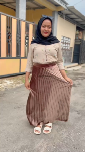 Rok Plisket Bludru Panjang: Pilihan Tepat untuk Berbagai Acara