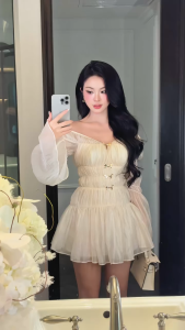 Đầm ngắn tơ óng bay bổng tone kem ngọt ngào đính charm hồ điệp phong cách dự tiệc KD348A