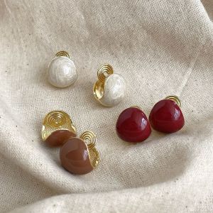 ต่างหูแบบจับแบบกลมสีแดง ไม่ต้องเจาะ กิ๊บติดผมแบบเรียบง่าย เครื่องประดับแฟชั่นสำหรับผู้หญิง ชุบเงิน ชุบทอง เครื่องประดับสไตล์เกาหลี