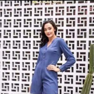 Roster beton minimalis warna abu putih merah motif kincir lubang angin dekorasi rumah hiasan dinding