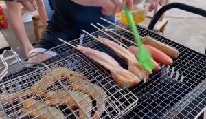 ตะแกรงปิ้งย่าง ด้ามไม้ ตะแกรงย่างปลา ปิ้งย่าง ตะแกรงย่าง เตาปิ้งย่าง ที่ย่างปลา ที่ปิ้งย่าง มี 2 ขนาด ให้เลือก ตะแกรงสแตนเลส ตะแกรงปิ้งย่าง เหล็กย่างสแตน เหล็กย่างสแตนเลส มีด้ามจับ ขนาดใหญ่