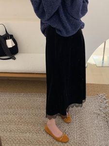 Váy Midi Cạp Cao Màu Đen Nhung Xếp Ly Ren Dài Đến Giữa Bắp Chân Cho Nữ Mùa Xuân 2025 Váy Chữ a Cạp Cao Ôm Sát