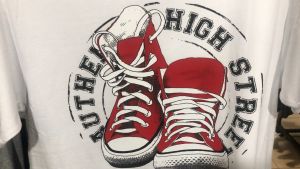 Kaos Sneakers Tshirt Casual Premium Cotton Real Pict Ready Stock Tersedia dan Siap Kirim BISA COD