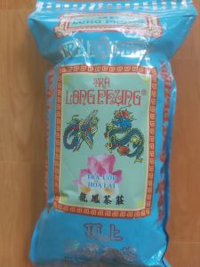 Trà ướp hoa lài 🌼 Trà Long Phụng - Trà Đặc Biệt (gói 100g) Lá và búp trà xanh 85% hoa lài tươi 15% không sử dụng hương liệu và hóa chất HSD 12T kể từ NSX (NSX có in trên bao bì) SP của Cơ sở Long Phụng (TPHCM) SP đã sử dụng thông dụng tại Miền Tây.
