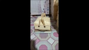Besek Sokase atau Wadah Makanan dari Anyaman Bambu Ukuran 25 cm x 25 cm Pakai Gagang
