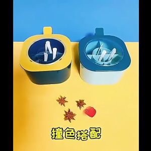 กล่องใส่เครื่องปรุง 4 ช่อง แถมฟรีช้อนตัก 4 อัน พร้อมช่องใส่ช้อน 4 ช่อง มีฝาปิด มีที่จับ ใช้งานง่ายG2872