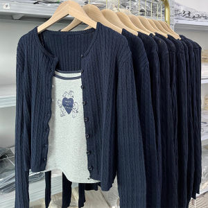 เสื้อสเวตเตอร์ถักสีน้ำเงินเข้มสำหรับผู้หญิง สไตล์เกาหลี คอกลม แขนยาว แฟชั่นฤดูใบไม้ร่วง เสื้อคลุมคาร์ดิแกนแบบเปิด สวมใส่สบาย