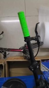 ODI | ODI Rubber Lock-on Handlebar Grips for MTB Dirt Jump Off-Road & Folding Bikes Shock-Absorbing Anti-Slip