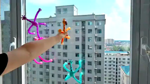 LED Light Up Telescopic Giraffe Toy Pop Tubes Suction Cup Stretch Fidget Toy for Kids Toddler Gift