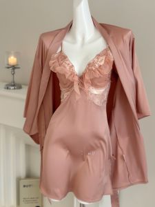 Váy Ngủ Ren Gợi Cảm Bằng Vải Satin Có Đệm Ngực Cho Ngực Nhỏ Váy Ngủ Gợi Cảm Cho Nữ Thanh Thiếu Niên Mùa Hè 2024