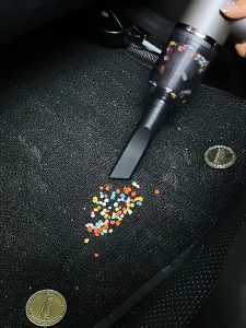 เครื่องดูดฝุ่นในรถยนต์ขนาดเล็กที่มีตัวกรอง  ตัวและพลังดูดแรง เหมาะสำหรับใช้ในรถยนต์และที่บ้าน