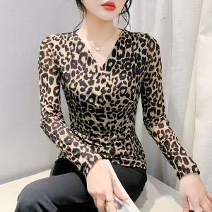 Áo Thun Cổ Chữ V cổ chữ thập dài tay cỡ lỡn Châu Âu áo in da báo ôm vừa cổ điển dành cho nữ 2024 Sản phẩm mới