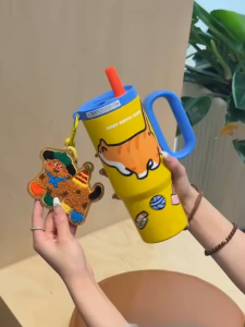 [HaoWoo Select]ถ้วยฉนวนสุญญากาศสแตนเลส ความจุขนาดใหญ่ 720ML สามารถเก็บน้ำร้อนและเย็น มีหลอด เหมาะสำหรับใส่น้ำกาแฟเย็น ชาฟองเย็น และน้ำมะพร้าวเย็น