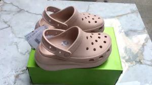 Crocs - Sục Crush đế cao nam nữ model 2023 tặng 10 jibit ngộ nghĩnh - pb127 màu Hồng Nhũ