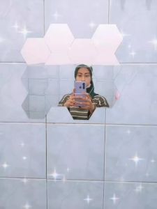 (1 PCS) MEDIUM CERMIN KACA HEXAGONAL MIRROR DEKORASI HIASAN DINDING STICKER HEXAGON MURAH