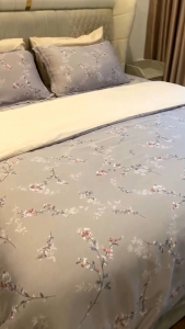 Frillow ชุดผ้าปูที่นอน TENCEL™ 1180TC / ปลอกผ้านวม / ชุดครบเซ็ต ผ้านุ่มพิเศษ หรูหรา เย็นสบาย ระบายอากาศดี ขนาด 3.5 / 5 / 6 ฟุต รุ่น Lady Bloom