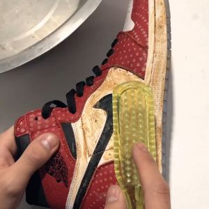 TOP TREND PH 2025 quick wipes 30 pieces shoe shine wipes small white shoe wipes Shoe wipes quick shoe cleaner wipes for leather School Shoes Graduation shoes School and Graduation Gift