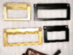 มือจับตู้ ทอง ลูกบิดลิ้นชักและมือจับที่ทันสมัย ​​ที่จับตู้แฟชั่น ที่จับตู้เสื้อผ้าโลหะผสมสังกะสี ที่จับตู้เสื้อผ้า ที่จับประตูตู้ ที่จับเรียบง่าย