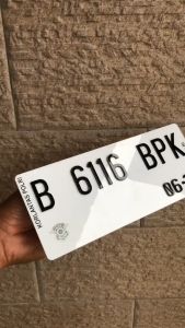 Plat Nomor Motor Akrilik Timbul Keren