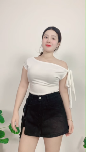 ชุดเซ็ต เสื้อแขนสั้นเปิดไหล่ ผูกโบว์ กระโปรงสั้นพอดีตัว