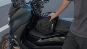 【1-3 Days Arrive】ROCKBROS Motorcycle Scooter Tunnel Tank Bag Shoulder Strap Foldable Quick Mount Hard Shell NMAX PCX NSS350 XMAX X-ADV 750 14L Motorcycle Front Storage Bags