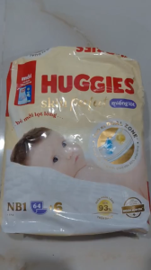 Miếng lót sơ sinh Huggies Skin Perfect NB1 108/64 miếng (trẻ nhỏ hơn 5 kg) NB2 60 miếng (4-7kg)