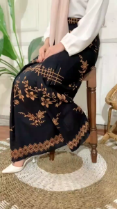 Sarung Wanita Adem Motif Bunga Tangkai Bahan Goyor/Rayon Standar LemesJatuh Nyaman Dipakai