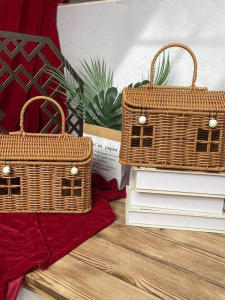 Handcrafted Wicker Basket Maid of Honor Gift Box Small House Shaped Handheld Picnic Basket Storage Basket for Bridesmaids