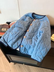 เสื้อแจ็คเก็ตผ้าฝ้ายสีน้ำเงินคอตั้งทรงหลวมสำหรับผู้หญิง ฤดูใบไม้ร่วง/ฤดูหนาว 2025 รุ่นใหม่ ทรงหลวม อบอุ่น ทรงหลวม แขนยาว ปกติ