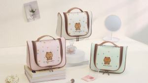 Large-Capacity Hanging Cosmetic & Toiletry Bag Cute Bear Flip-Top Organizer RH2567