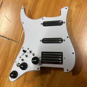 Left-handed Prewired Loaded Guitar Stratocaster Pickguard SSH Pick Guard Kill Switch Multi Switch for Fender Left Hand Electric Guitar Part Replacement