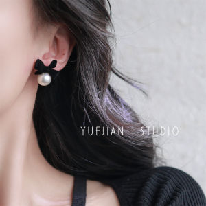 Yuejian Hepburn Diary ~ Black Fall and Winter Flocking Bows Shijia Pearl Stud Earrings Mosquito Coil Ear Clip