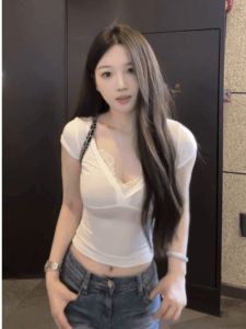 Áo Thun Nữ Tay Ngắn Cổ Chữ V Ren Gợi Cảm Dáng Ôm Màu Trơn Mùa Hè Thiết Kế Cổ Điển Phong Cách Hàn Quốc Màu Trắng