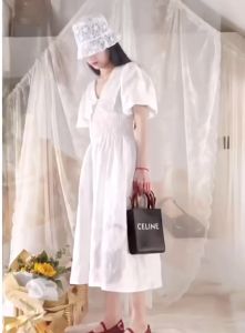 🚚จัดส่งจากกรุงเทพภายใน 24 ชั่วโมง⚡รองเท้าสีแดงคริสต์มาส รองเท้าหนังสไตล์ปีใหม่ รองเท้าแฟชั่นหัวมนแมรี่เจน รองเท้าสตรี รองเท้าส้นแบน และรองเท้านักเรียน