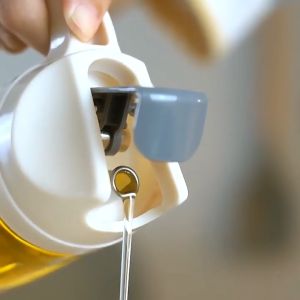 Botol Minyak Goreng 630 ML Tempat Minyak Oil pot Wadah dengan Pegangan