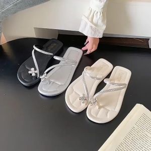 2025ฤดูใบไม้ผลิใหม่แบนสไตล์ฝรั่งเศสรองเท้าแตะขนาดเล็กที่มีพลิกนิ้วเท้าครึ่ง Sags ผู้หญิงสวมใส่ด้านนอกแฟชั่นสไตล์นางฟ้าทุกการแข่งขัน