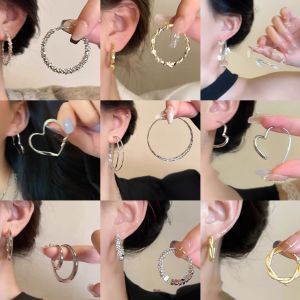 Europe and America Cross Border Metal Butterfly round Earrings Niche Style Temperamental Cold Style Ear Ring Affordable Luxury Fashion Fancy Earrings