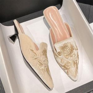 Large Size Slip-On Womens Sandals 41 to 43 Head Covered Slippers Summer Outdoor Wear High Heel Mules Pointed Toe Flats