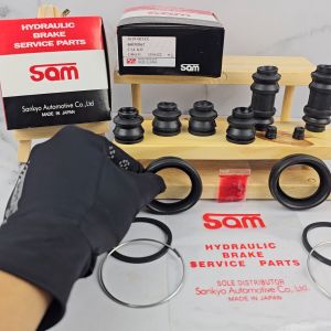 KIT KALIPER KARET CAKRAM BELAKANG MITSUBISHI PAJERO DAKAR 2016 SAMPAI 2019 1SET SAM PART MOBIL