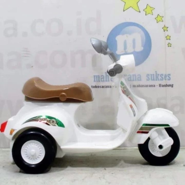 Mainan%20Vespa%20Tunggang%20Anak%20Light%20&%20Sound%20-%20Motor%20Skuter%20Dorong%20Edukasi%20-%20Image%203