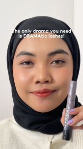 SOMETHINC Hangover Voluminous Fiber Lash Smudgeproof Mascara - Waterproof Mascara Tahan Lama Dengan Efek Lashlift Instan yangTahan 24 Jam | Memberikan Volume Yang Ekstra Pada Bulu Mata Tanpa Terlihat Clumpy | Waterproof Smudgeproof Sweatproof