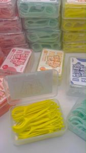 50 ชิ้น หลายกลิ่น ไหมขัดฟันแบบด้ามจับ แบบกล่อง เสริมสร้างความสะอาด ส่งจากไทย